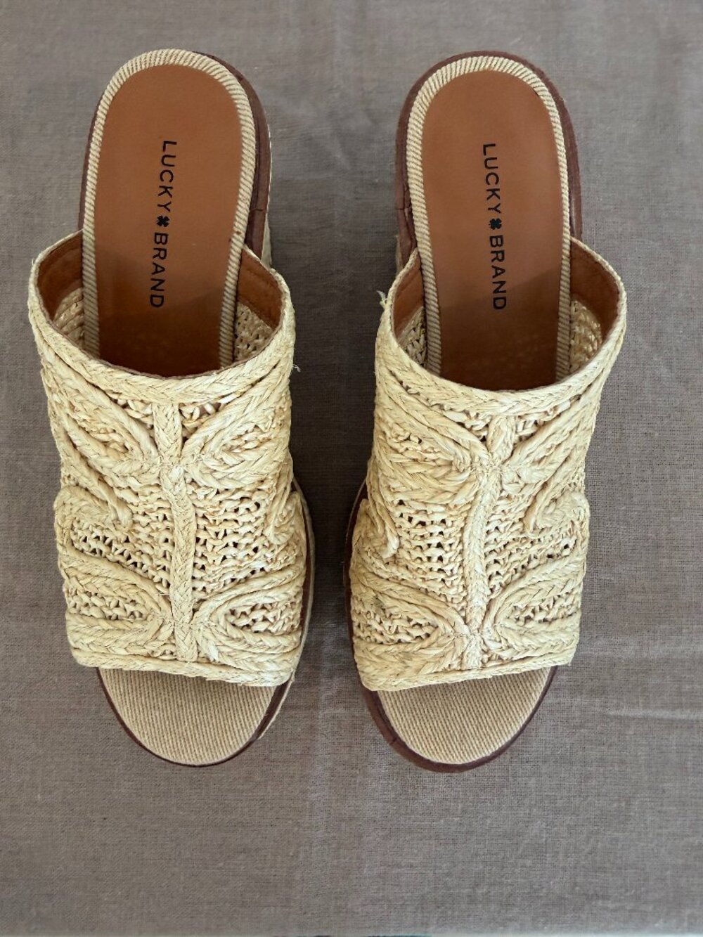 • Lucky Brand Natural Woven Straw Platform Mules Size 8 / 38.5